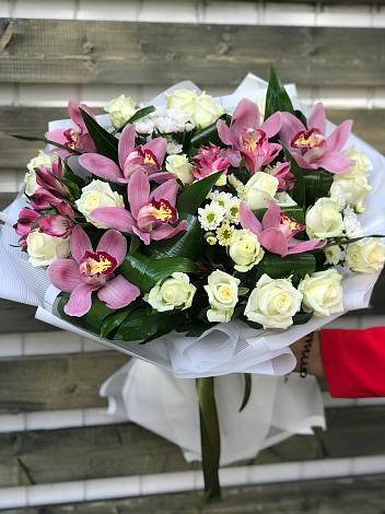 Букет цветов из: Розы и Хризантемы в Нолинске