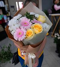 Букет цветов из:  Герберы, Розы и Хризантемы в Нолинске