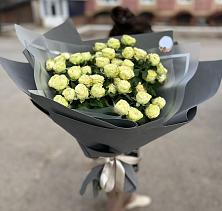 Букет Белые кустовые розы Солинеро в Нолинске